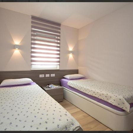 Adria Apartments Πόρετς Εξωτερικό φωτογραφία