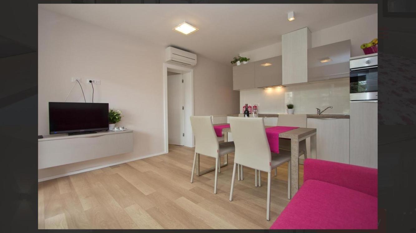 Adria Apartments Πόρετς Εξωτερικό φωτογραφία